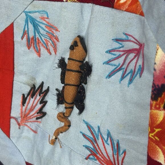 Handmade China Quilted Red Vest Cat Rabbit Spider Frog Patchwork Pockets Fastens - Picture 12 of 16